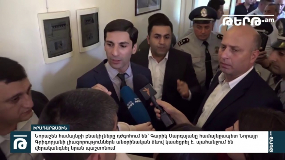 «Ոնց վարչապետն է իր ուզածին հասել ճանապարհ փակելով, այդպես էլ մենք կհասնենք». մարզպետին լսելուց հետո նորաշենցիները որոշեցին ակցիան շարունակել Կառավարության մոտ (տեսանյութ)